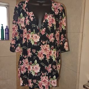 WOMEN'S PLUS SIZE SHEER BLACK FLORAL BLOUSE SIZE 2x